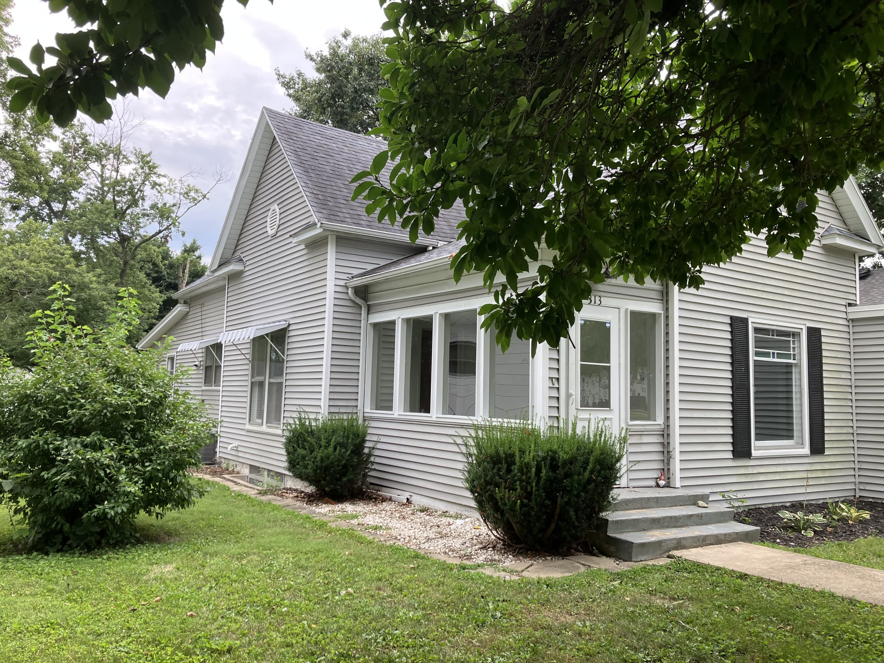 313 East Newkirk Street – photo 1 of 14
