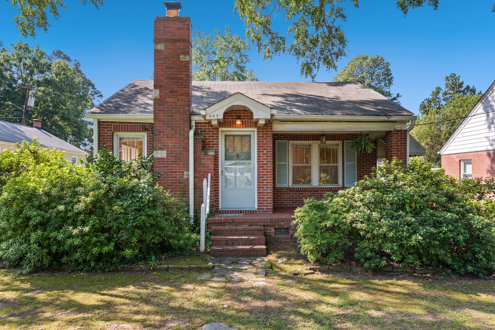 2 Bedroom Cottage Plan Available Mid-August – photo 1