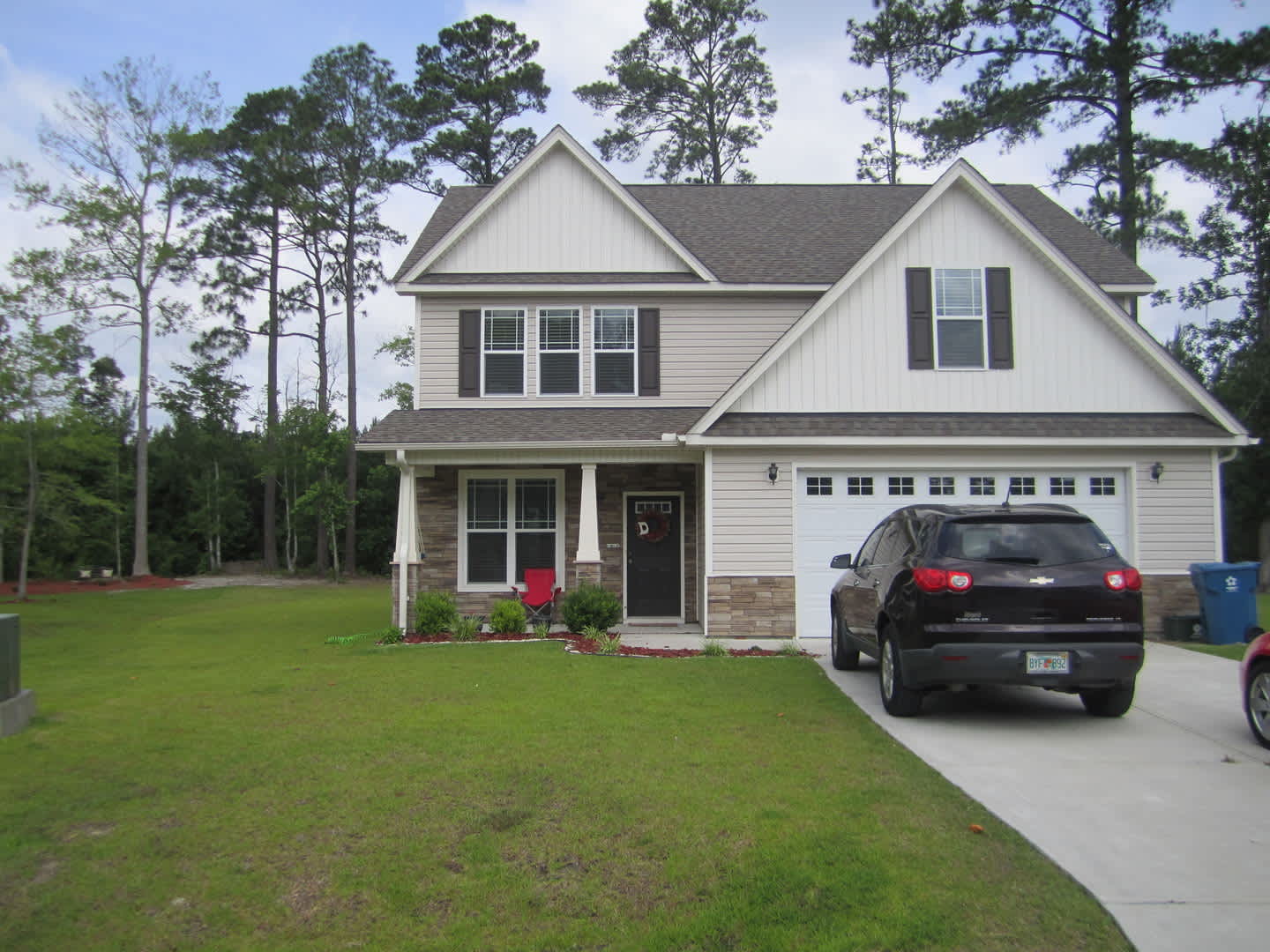 Large family home with fenced back yard in Satterfield Close to Cherry Point &amp; New Bern – photo 1 of 27