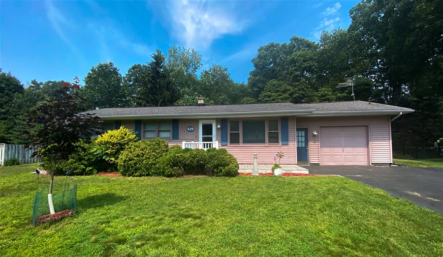 429 Lakeshore Drive South – photo 1 of 10
