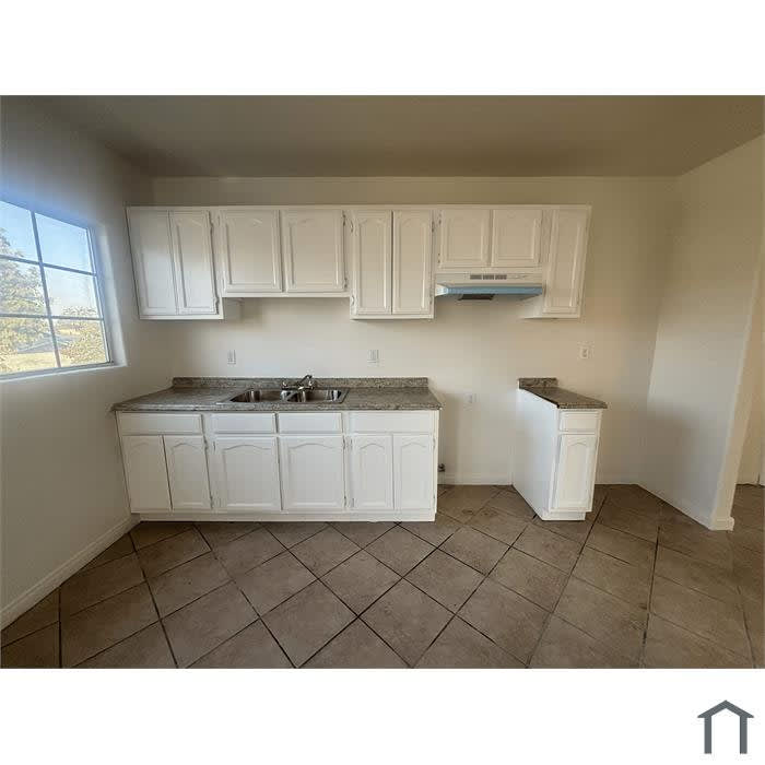 9562 Compton Avenue – photo 1