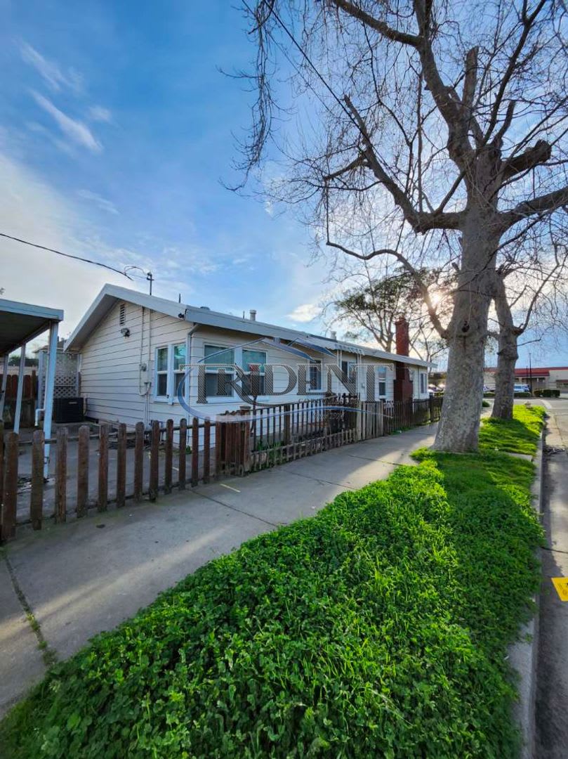 3 bedroom, 2 bath house – photo 1