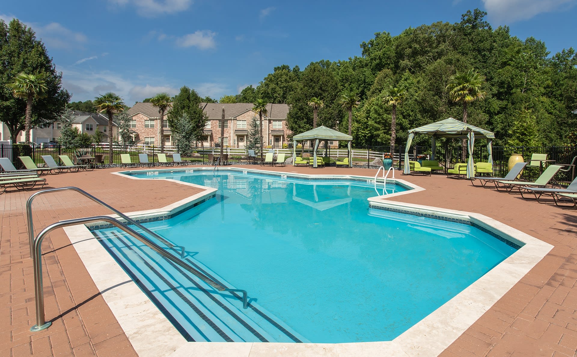 Avenue 33 Apartments – photo 1 of 18
