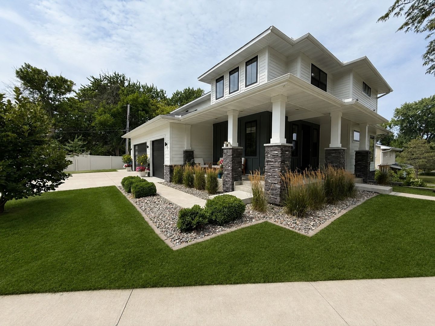 Fully Furnished and gorgeous luxury in peaceful Golden Valley neighborhood – photo 1