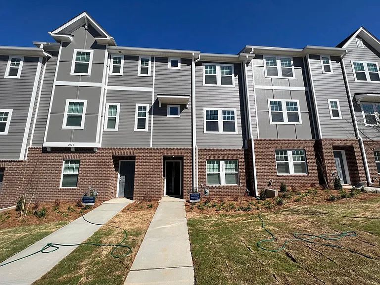 2027 Tears Ln Charlotte, NC 28217 – photo 1