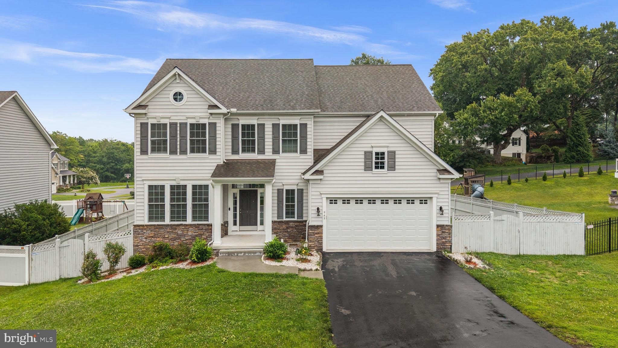 945 KAYLEY Drive – photo 1 of 70