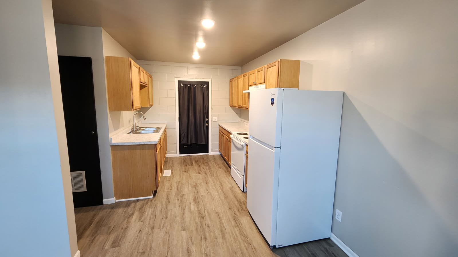 317 Washington St – photo 1 of 9