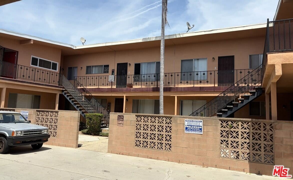510 W Hyde Park Blvd – photo 1