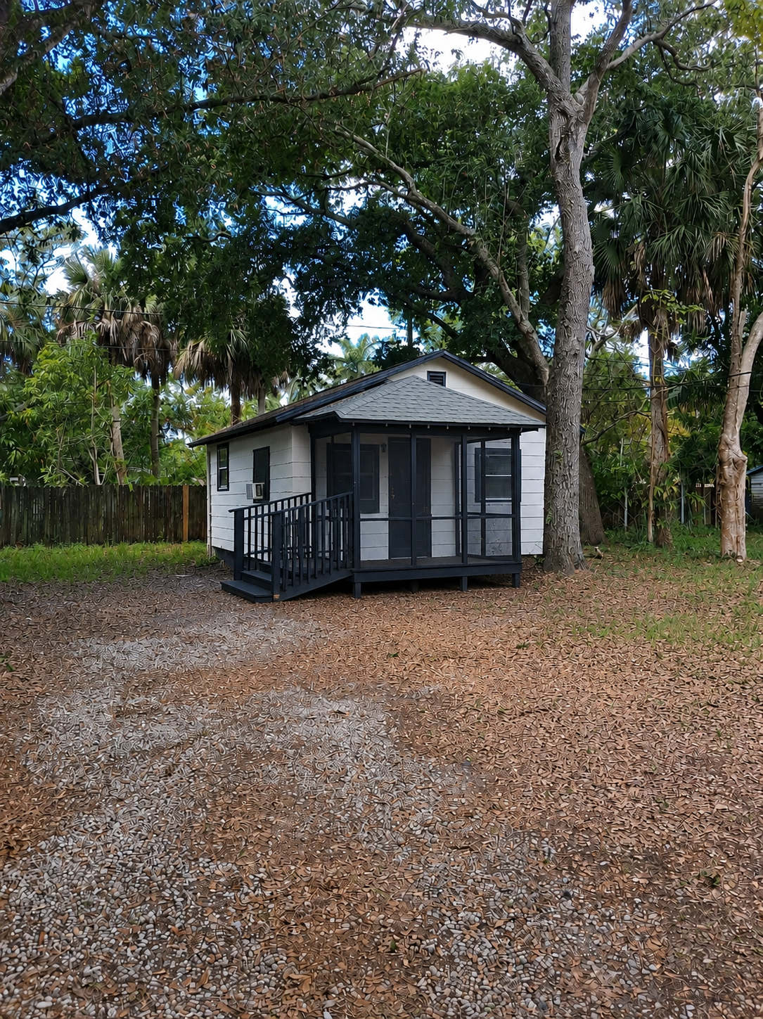230 Delray Avenue – photo 1 of 5