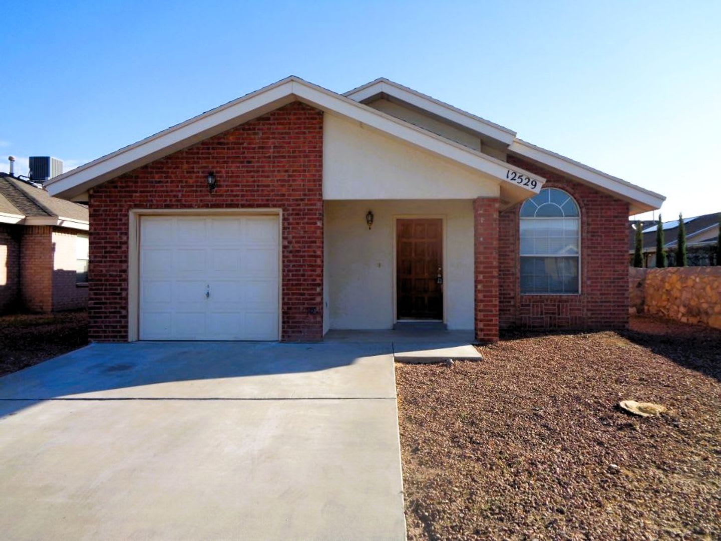 Welcome To This Charming Single Level Home With Evaporative Air Located In Quiet Eastside Neighborhood – photo 1