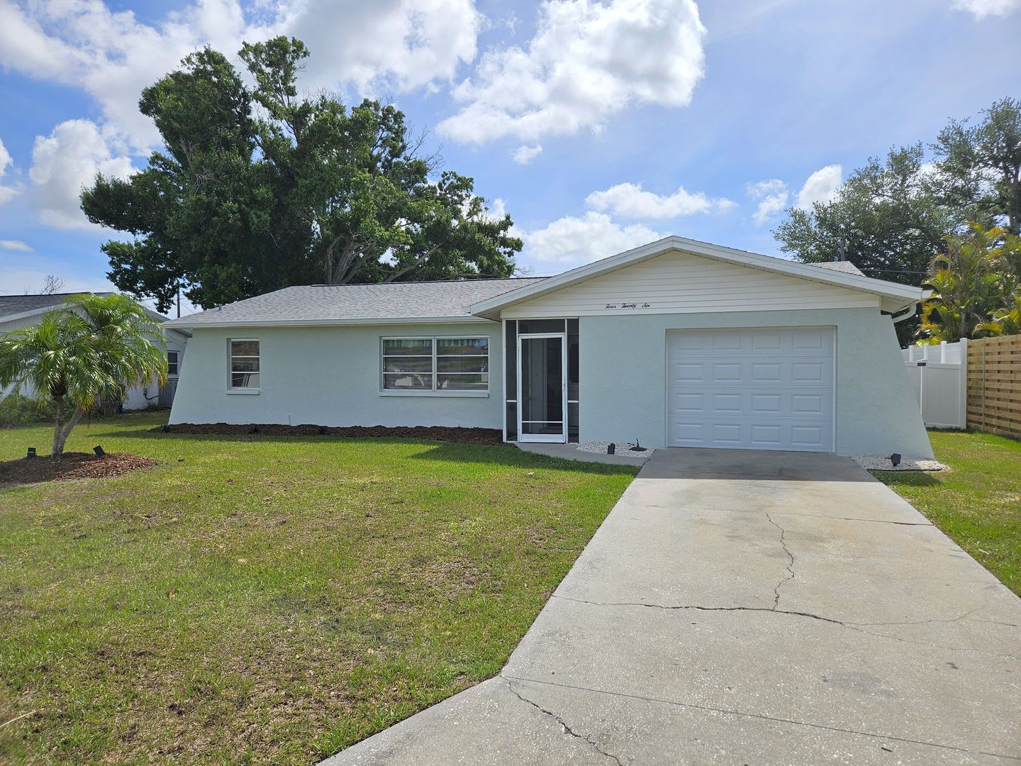 Seasonal Short-Term Pet Friendly 3 Bedroom 2 Bathroom Home in Venice East! – photo 1