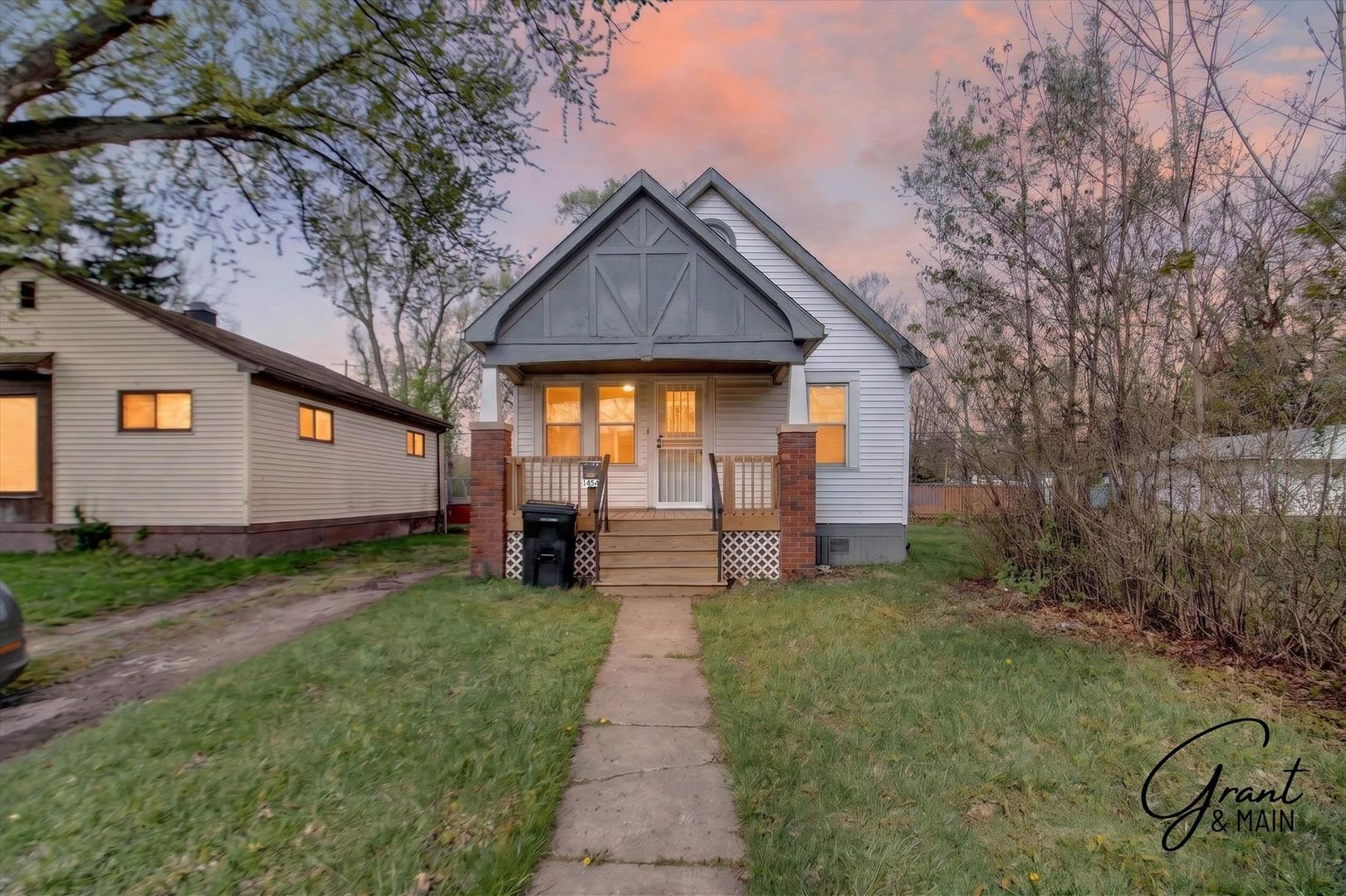 1250 3 Bedroom Bungalow – photo 1