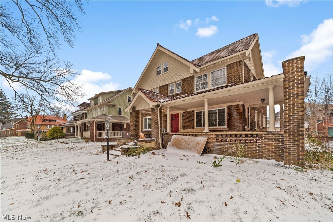 867 East Blvd – photo 1