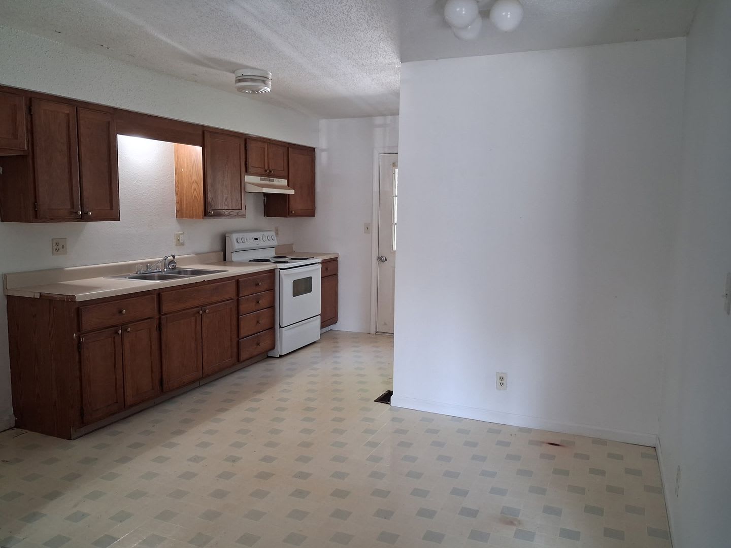 Comfortable Home in a Convenient Nevada Location – photo 1 of 6
