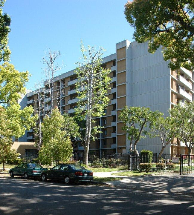 440 North Madison Ave. – photo 1