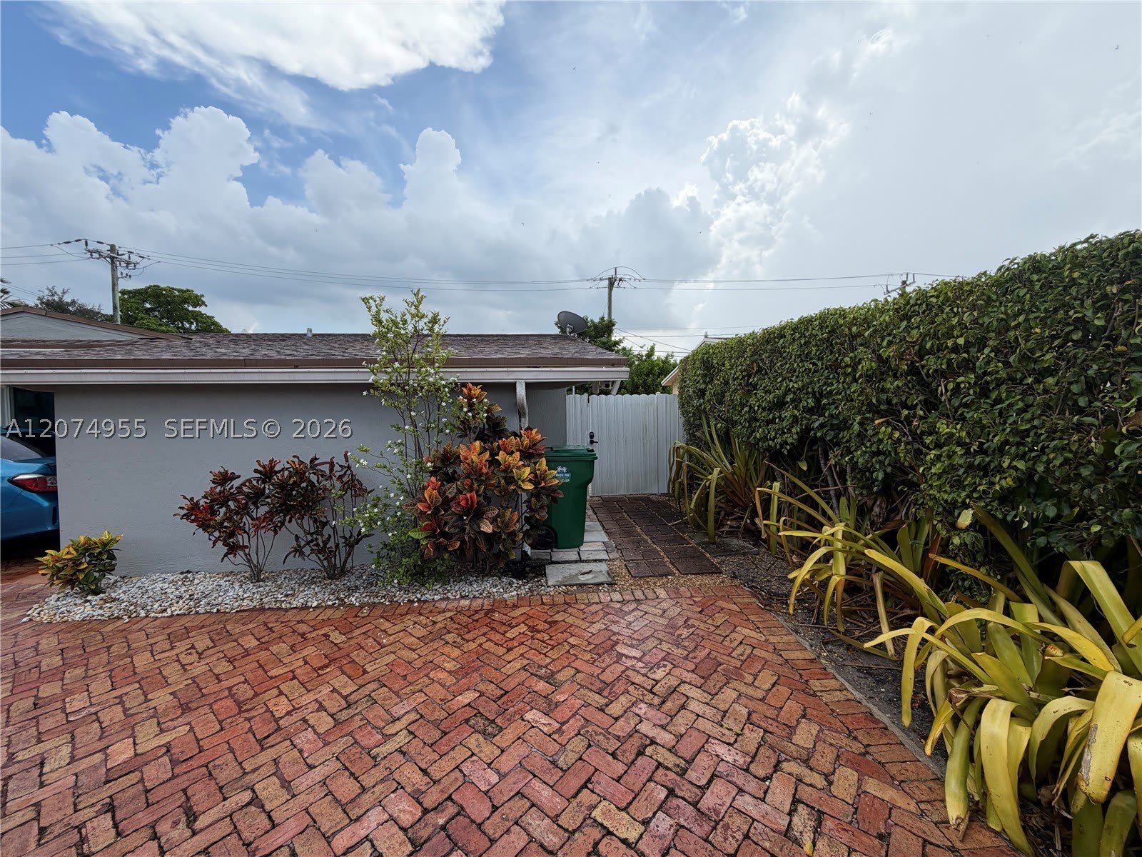 6830 SW 8th St – photo 1