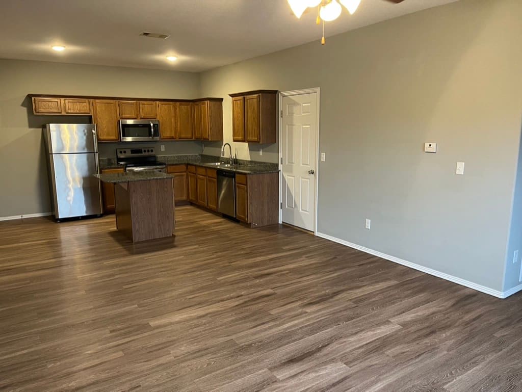 3301 SW Windrift Ave.Unit 1 – photo 1