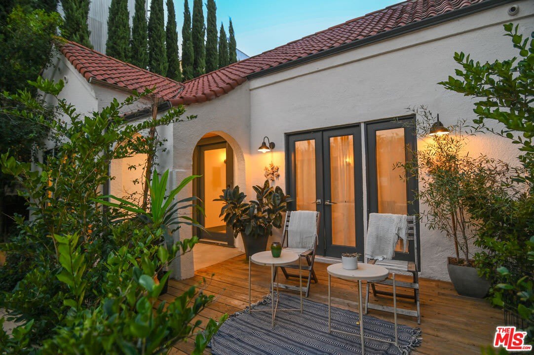 1019 N Orange Grove Ave – photo 1