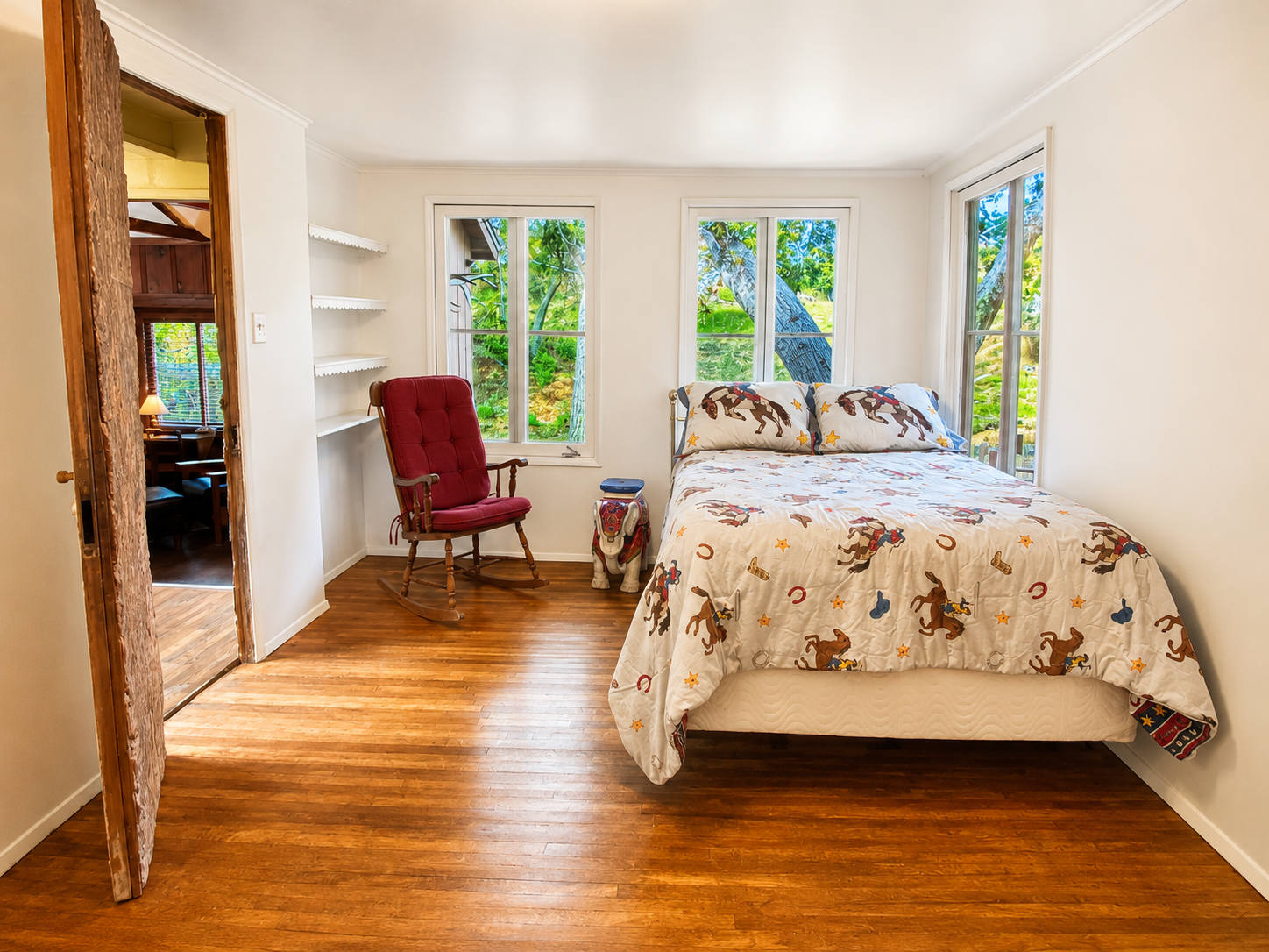 1704 Sycamore Dr – photo 1 of 25
