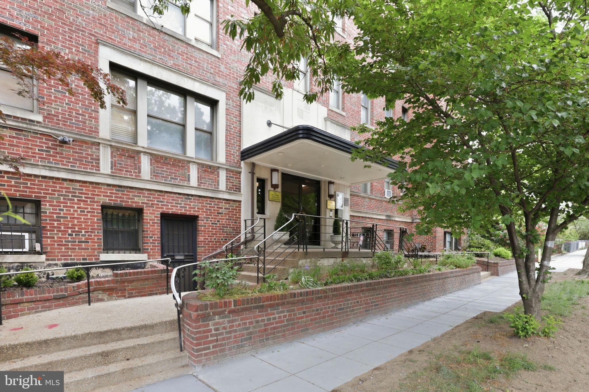 1365 Kennedy Street Nw – photo 1