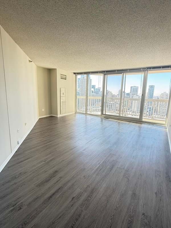 501 N State – photo 1