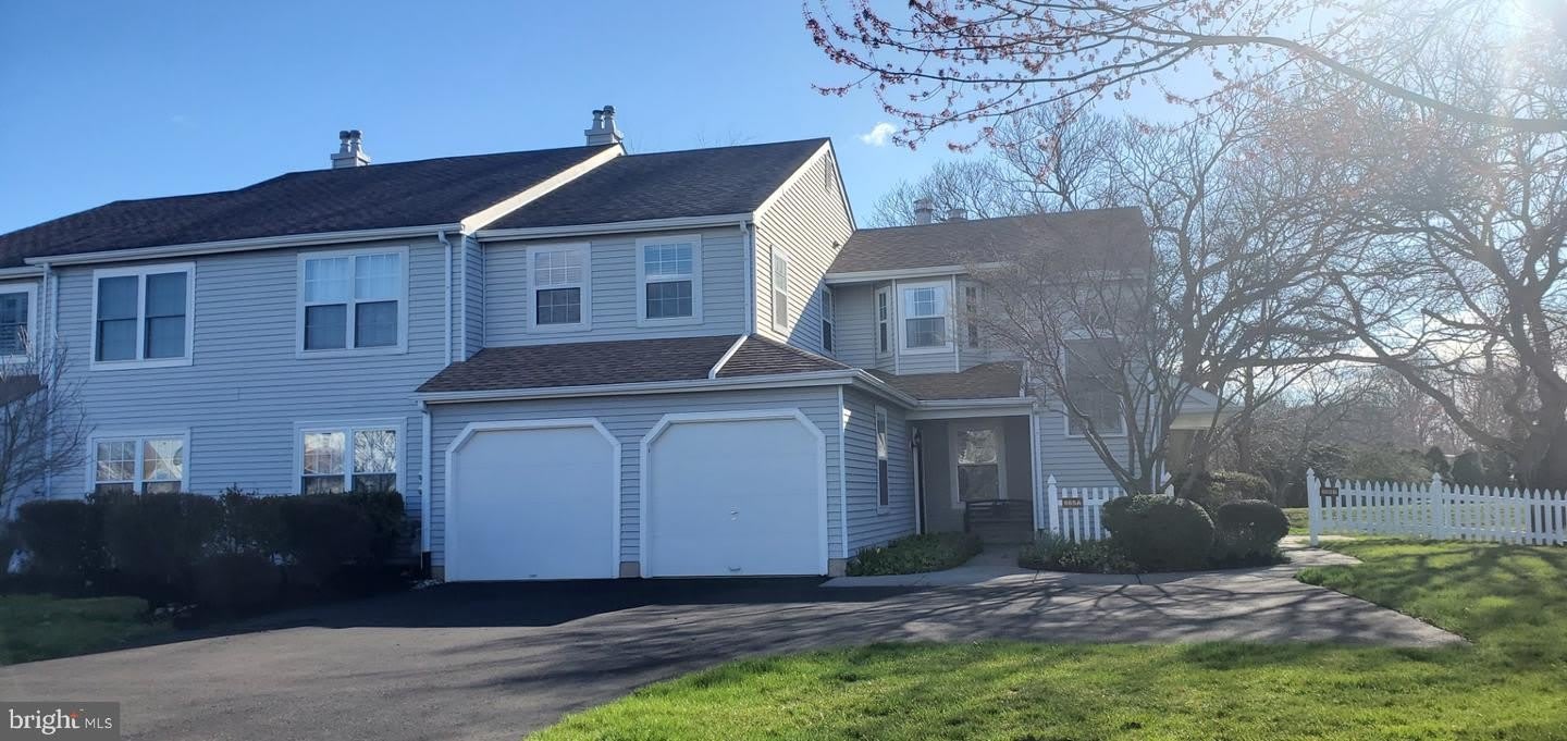 665-B ROSE HOLLOW DR – photo 1 of 15