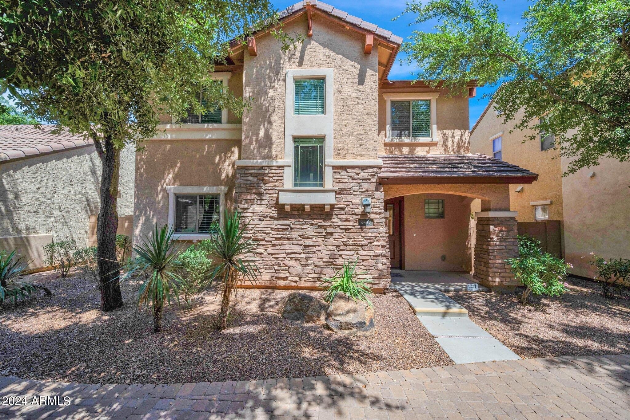 2532 E Vermont Drive – photo 1