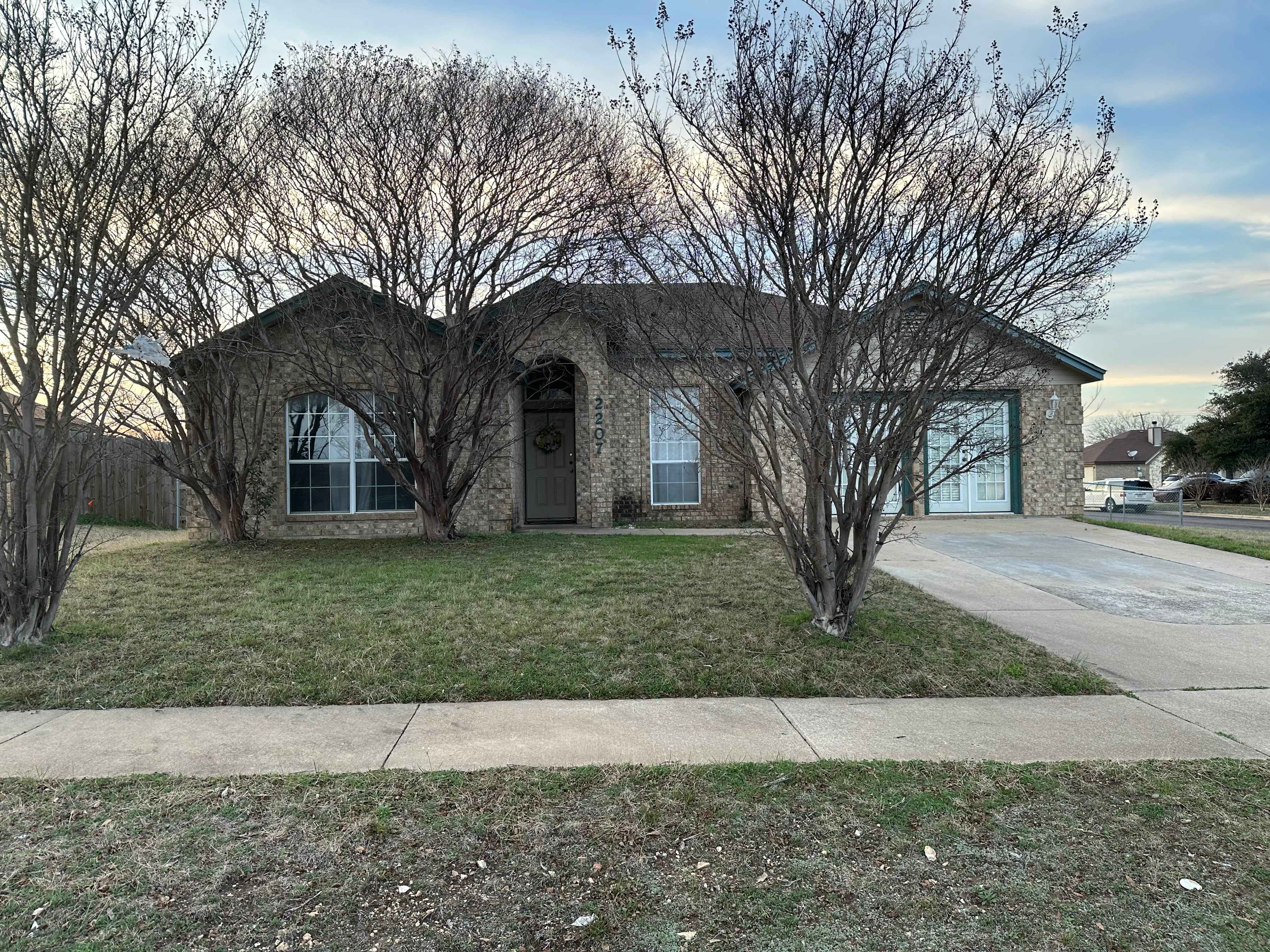 2207 Waterfall Dr – photo 1