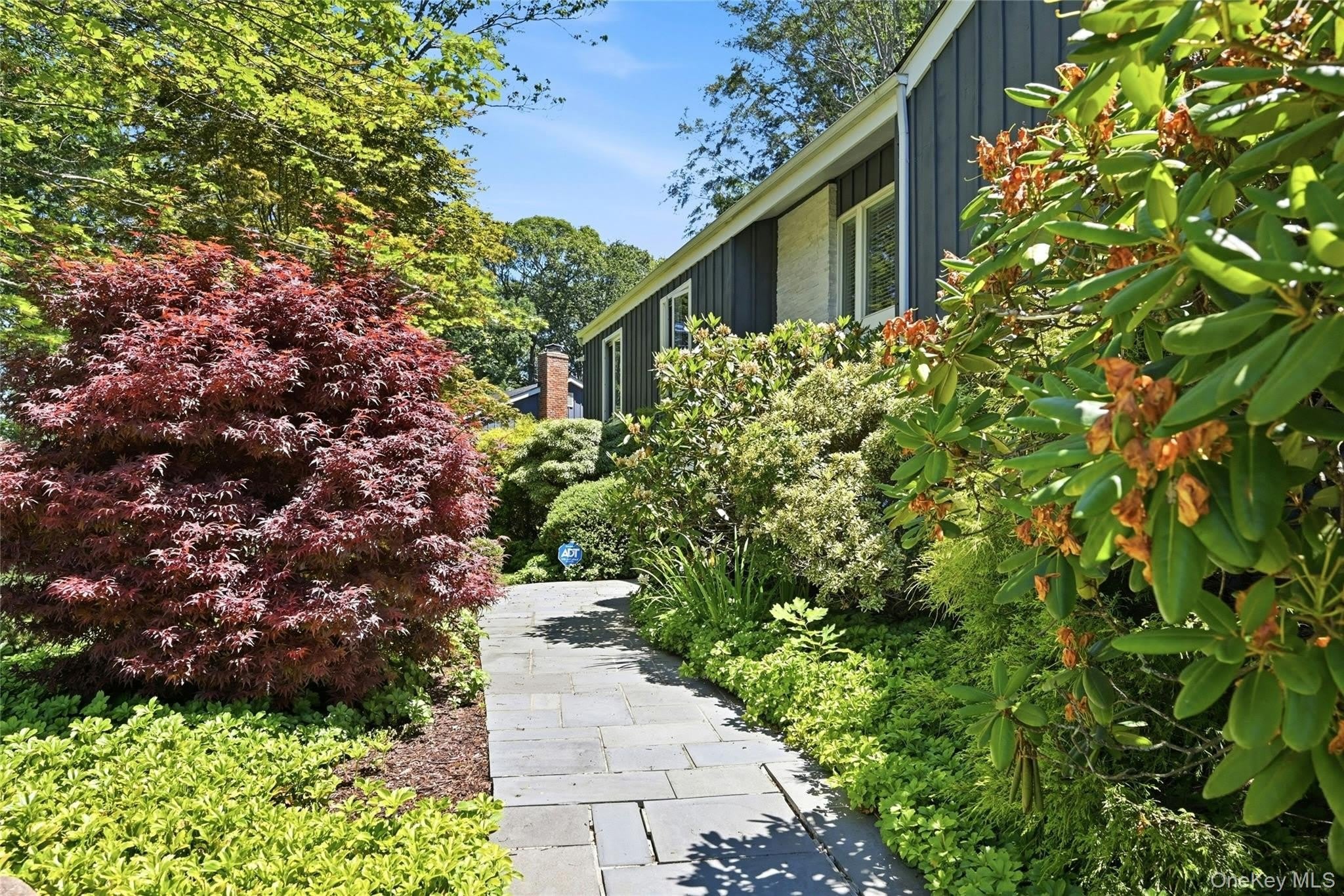 95 Linda Lane W – photo 1 of 47