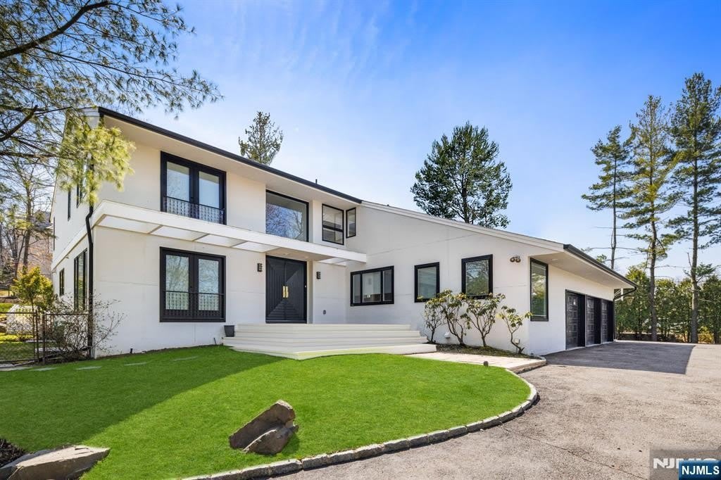 1 Hemlock Drive – photo 1 of 23