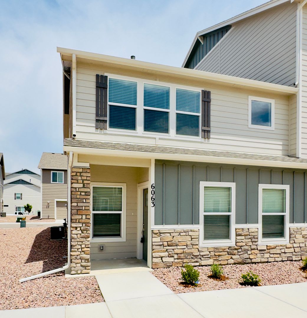 A Gem Home with Open Floor Plan & Prime Location Awaits For You! – photo 1