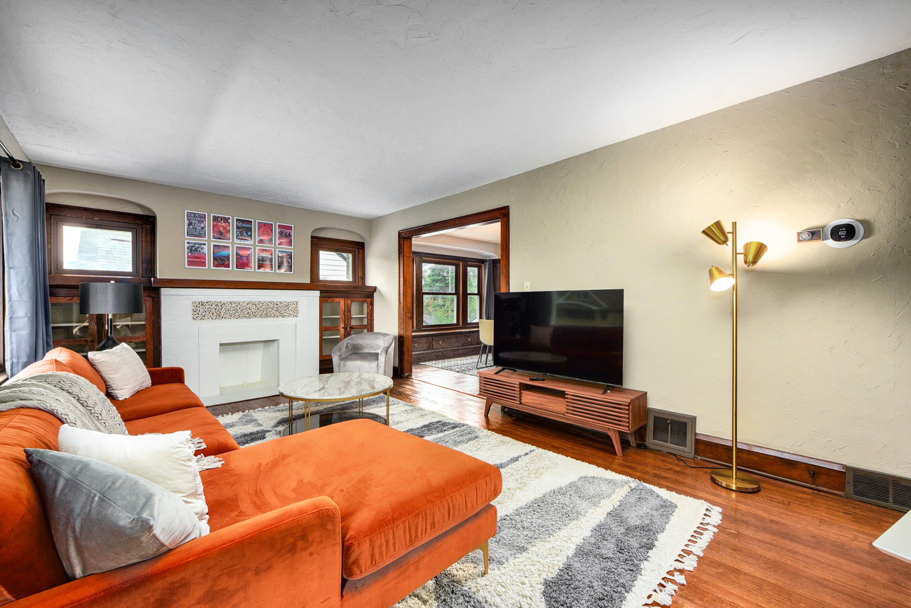 2523 E 124th St – photo 1