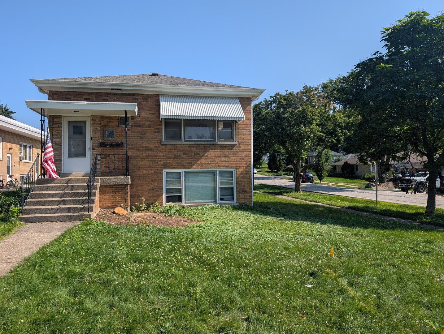 300 Burlington Avenue – photo 1 of 7