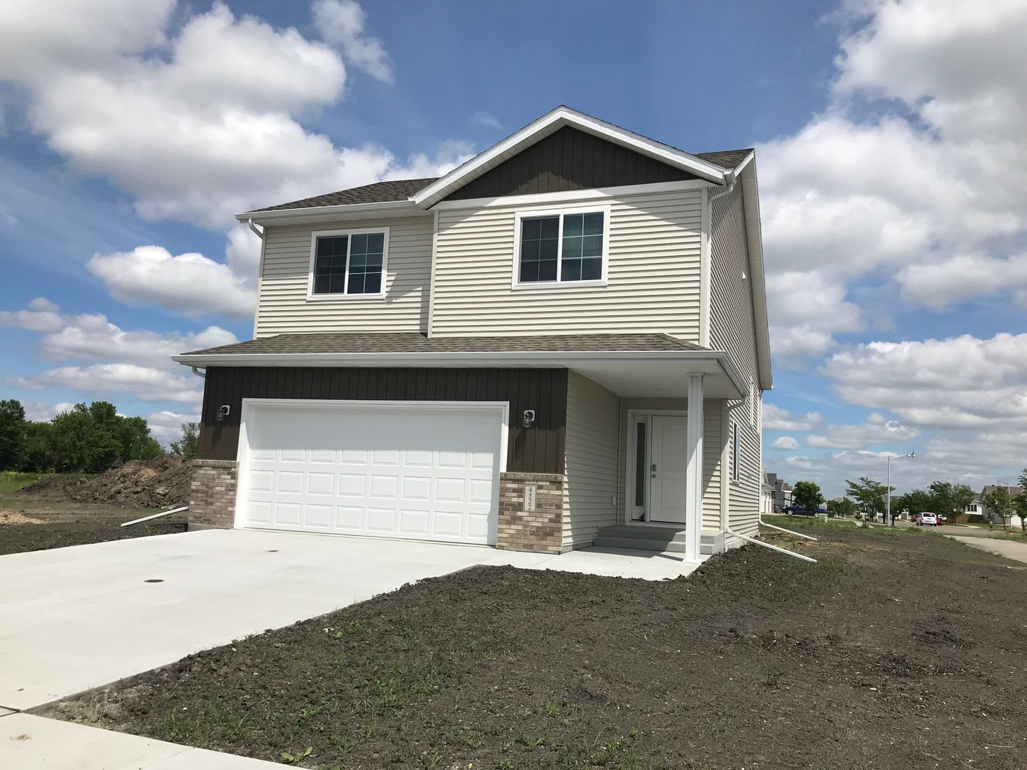 3 Bed 3 Bath Single Family Home – photo 1