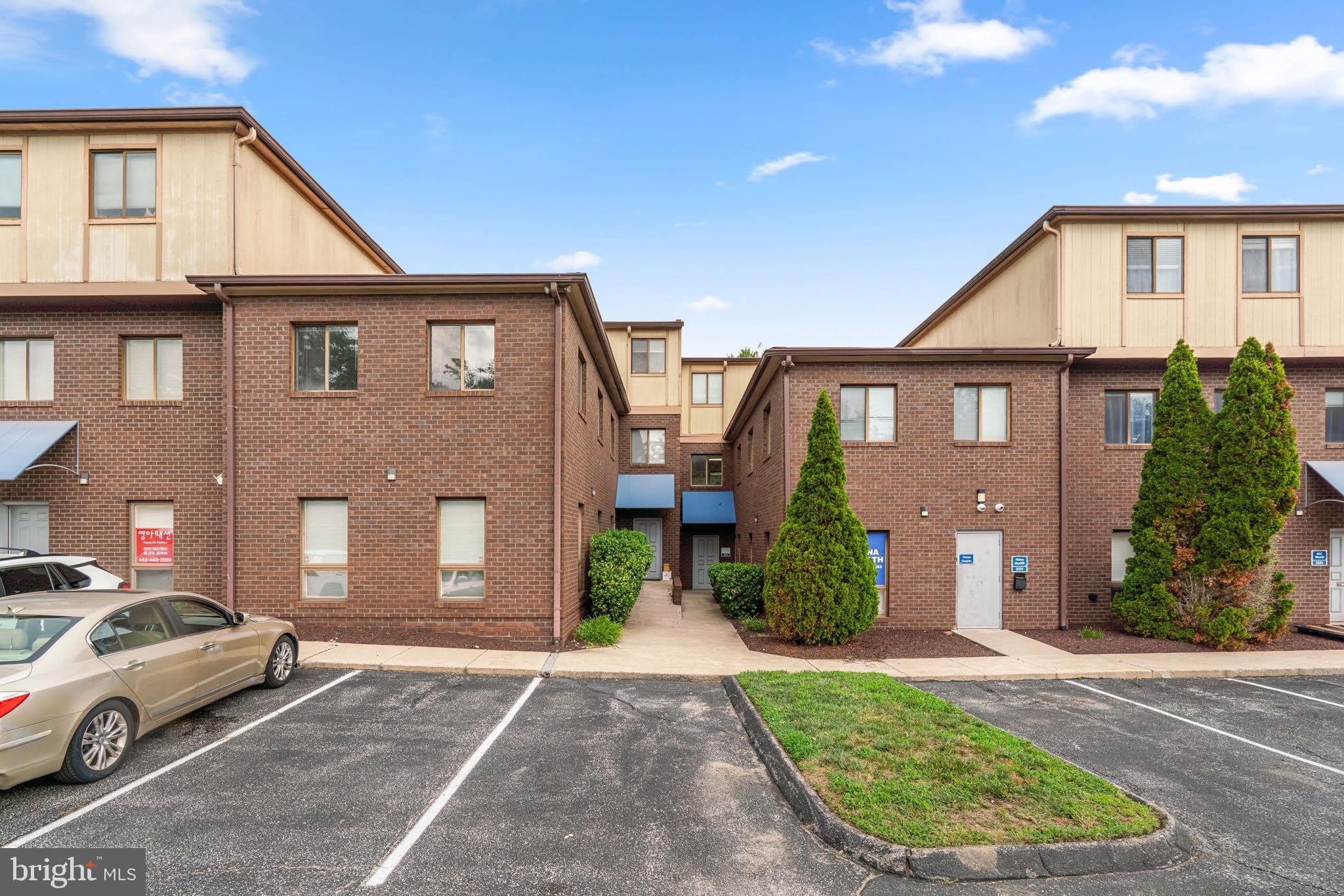 3219 Corporate Ct – photo 1 of 218
