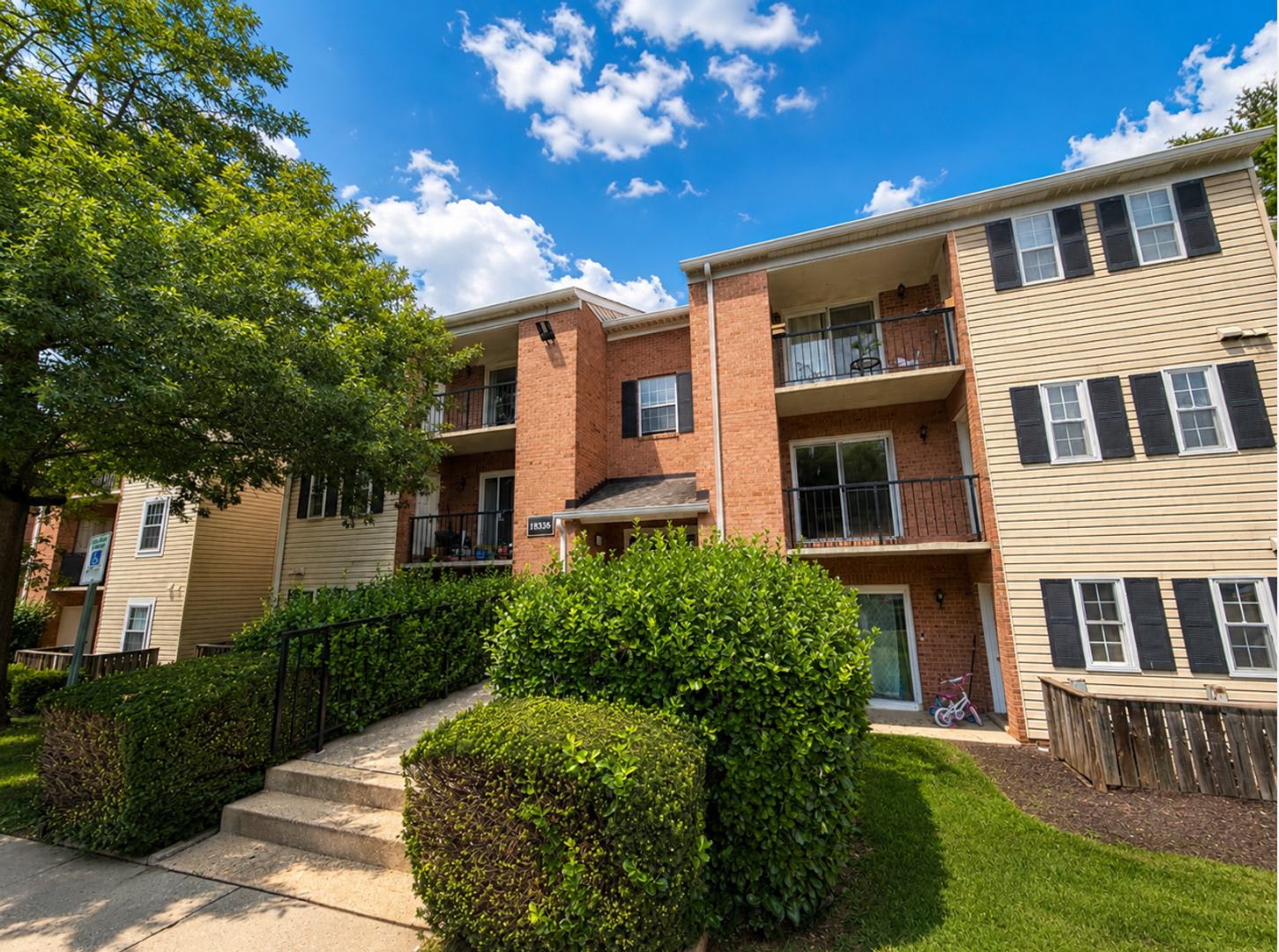 2BD/2BA Condo in Flower Hill – photo 1 of 19