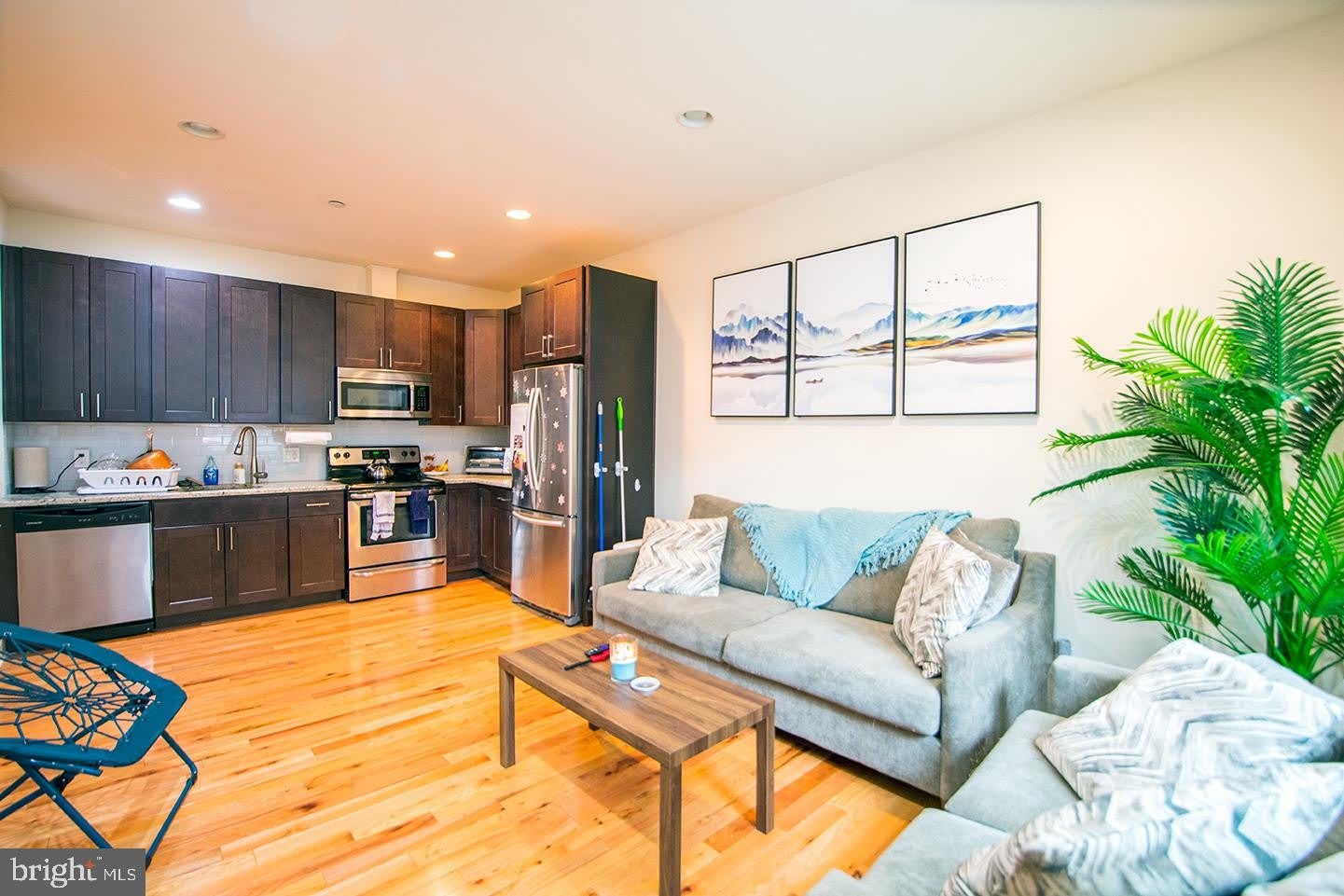 1242 POINT BREEZE Avenue – photo 1