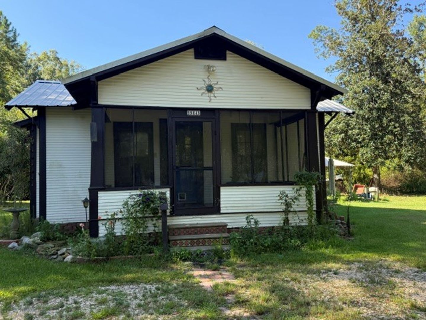 Unique Vintage Home – photo 1