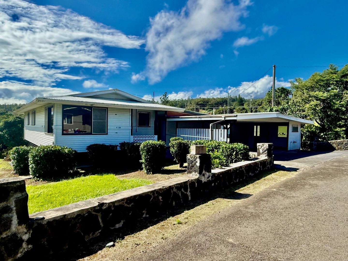 3 Bed 2 Bath Honoka A Town Home – photo 1 of 11