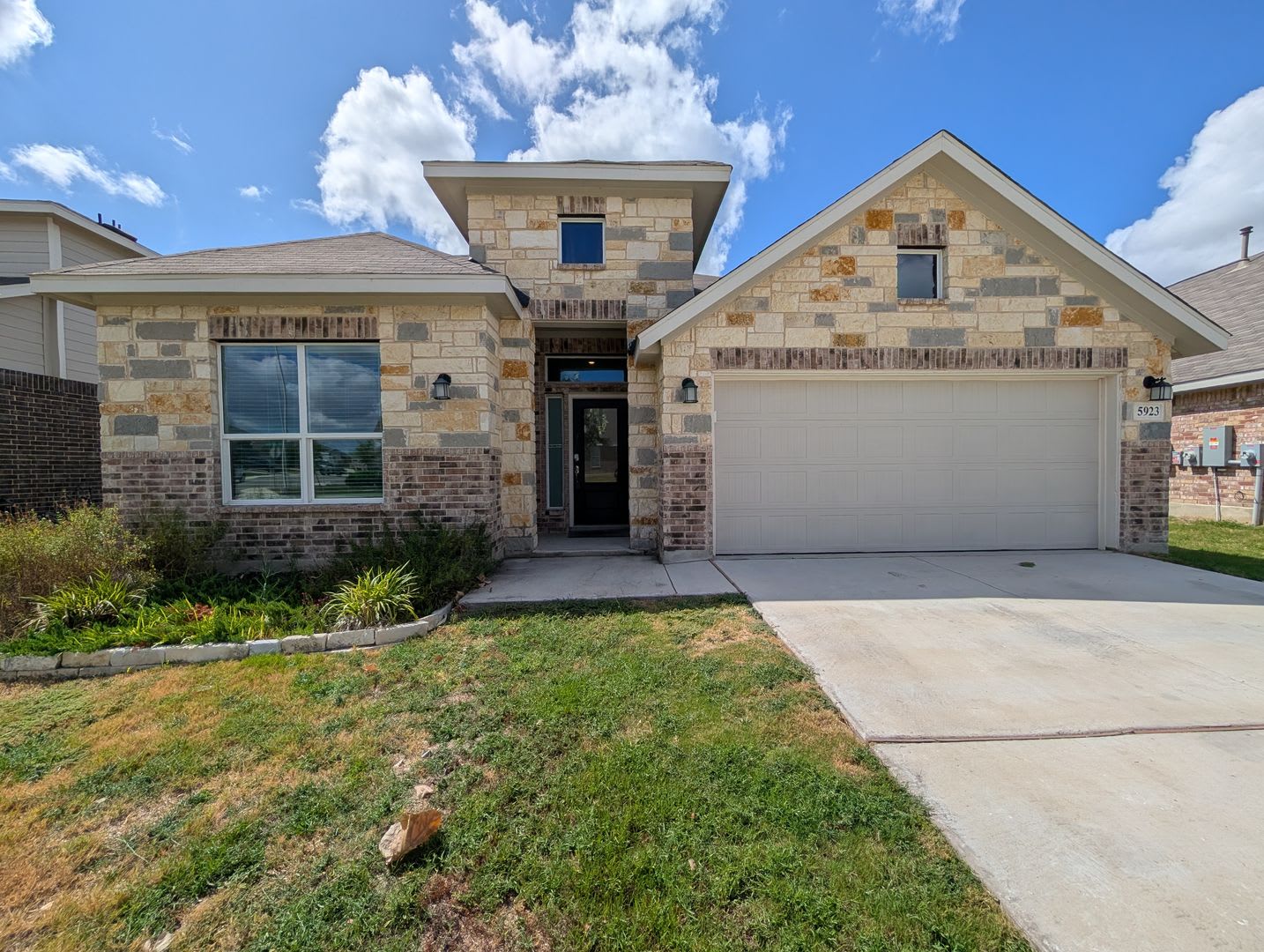 Free Rent Navarro Ranch 4 3 2 With A Bonus Room Fridge Included Covered Patio Fenced In Yard Navarro Isd – photo 1 of 31