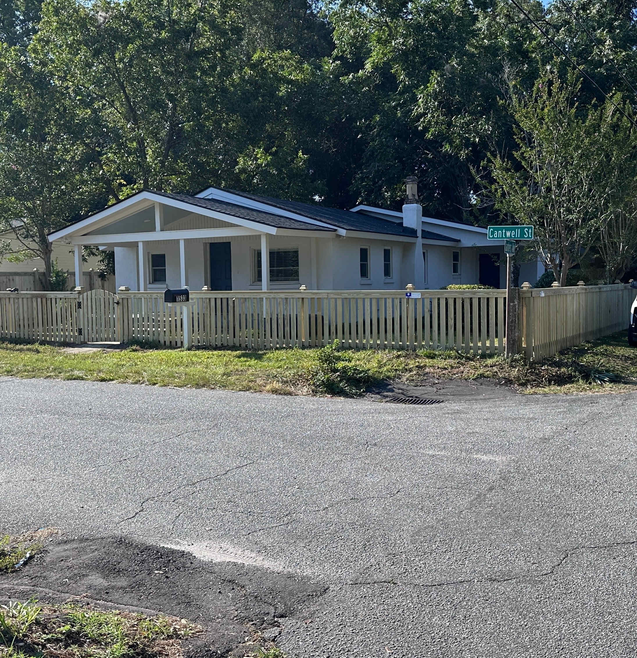 1533 Cantwell St – photo 1