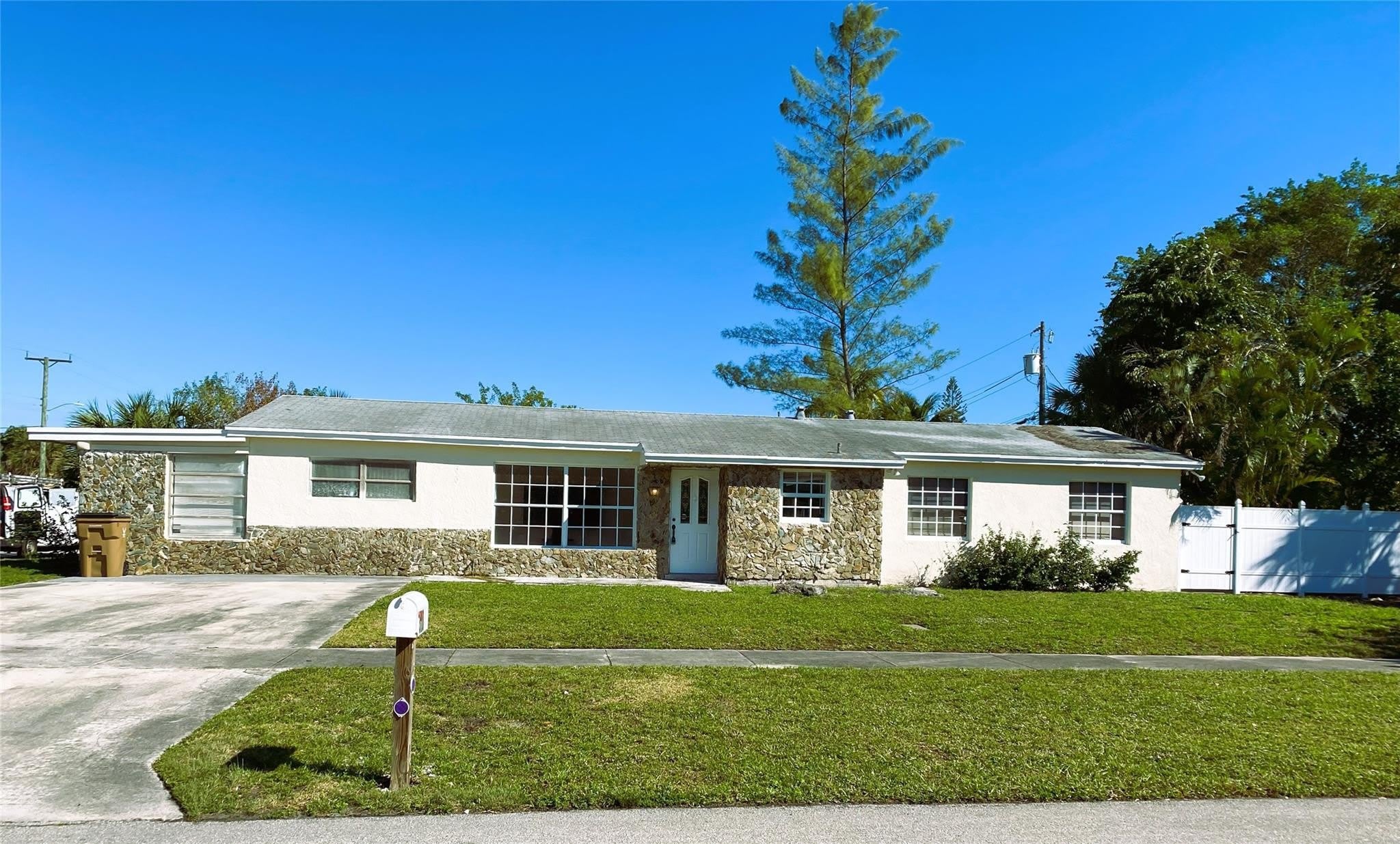 320 Nw 4Th Avenue – photo 1