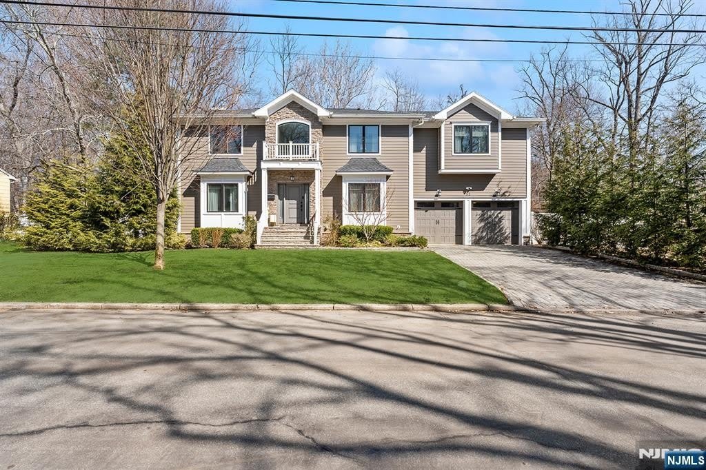 52 Glenwood Avenue – photo 1 of 38