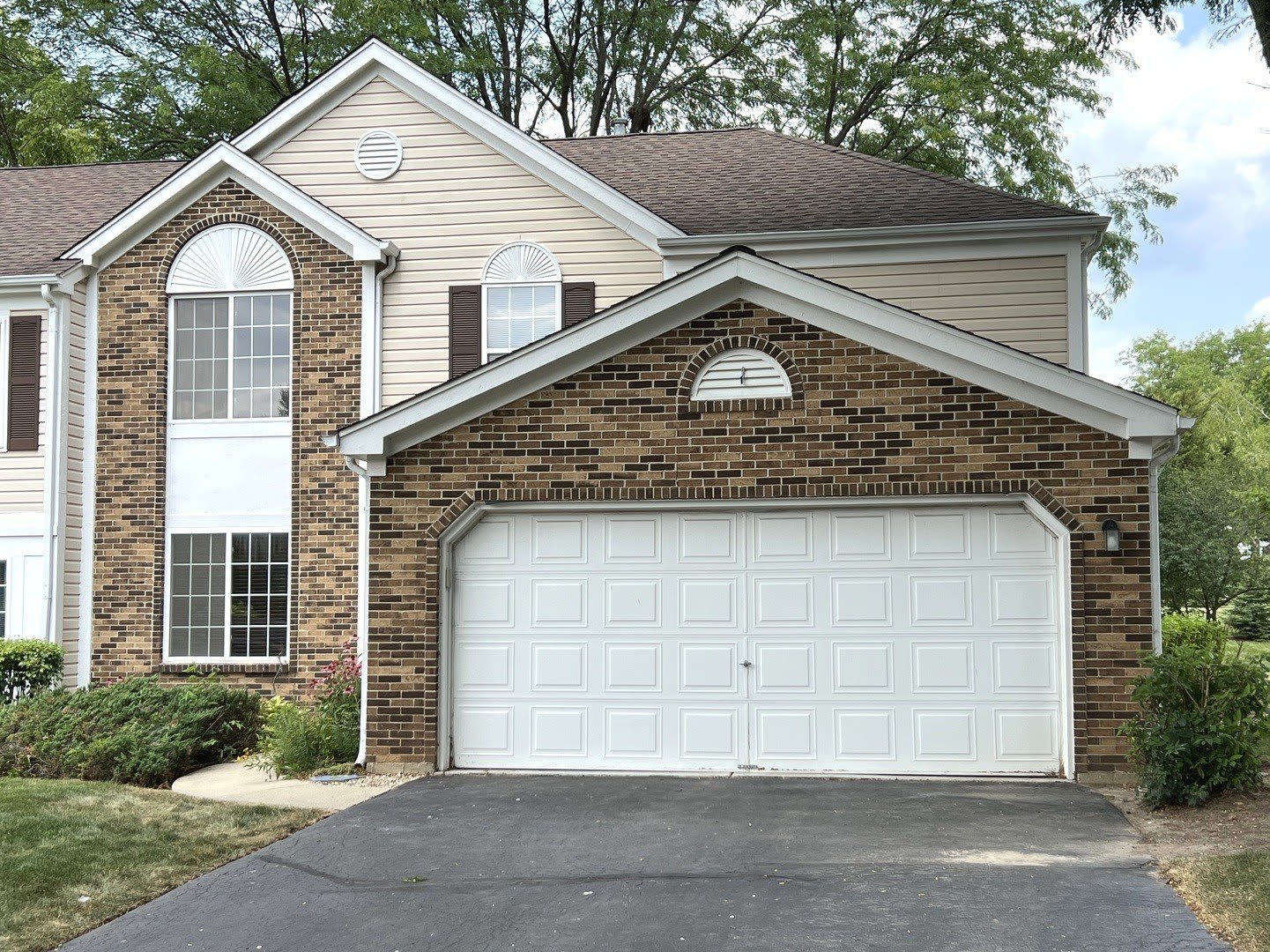 812 Canterbury Lane – photo 1 of 18