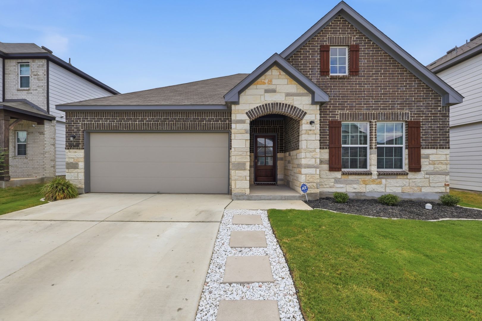 Modern 3BR + Office Near Lackland A.F.B. – photo 1
