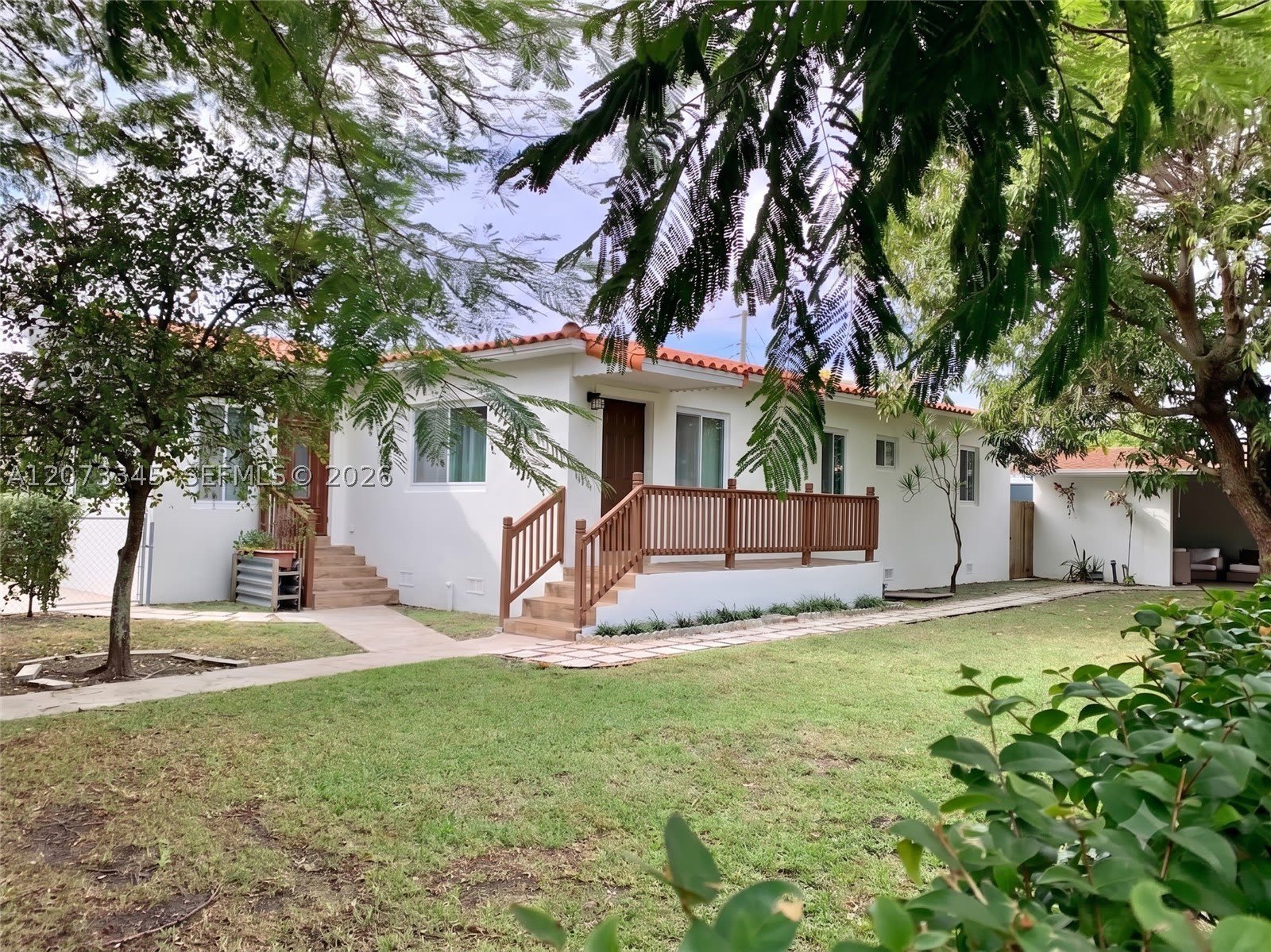 811 Sw 11Th St – photo 1