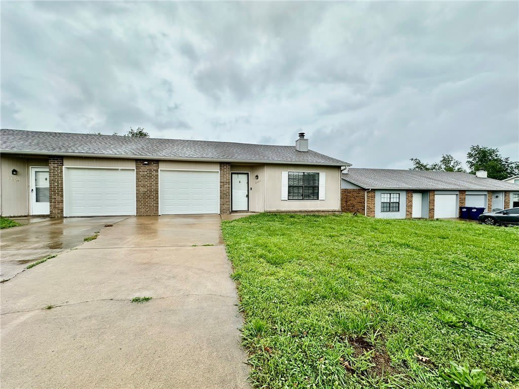 2437 W Gum Street – photo 1 of 20