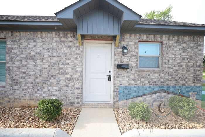 910 East Word Avenue – photo 1