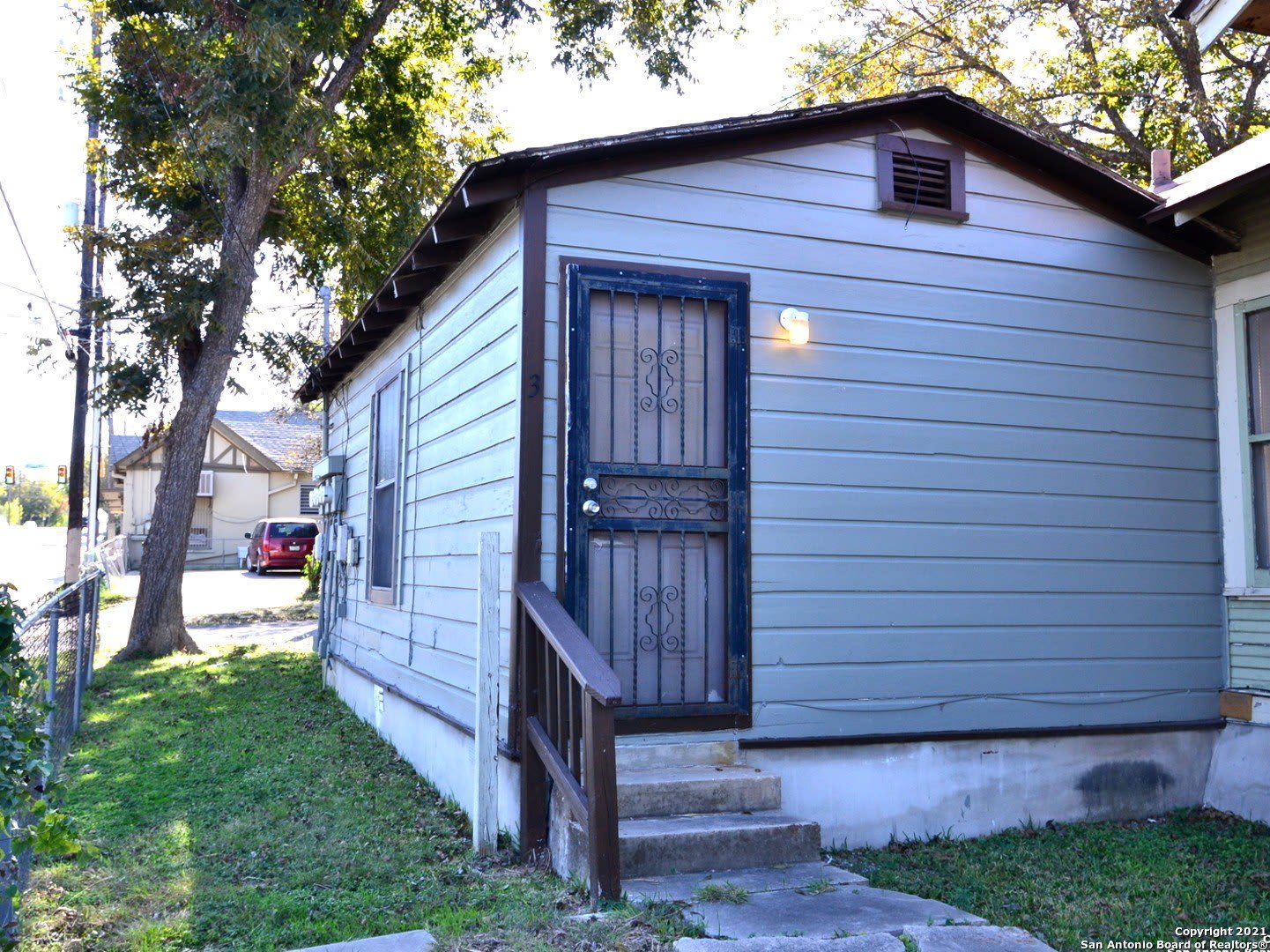902 W Kings Hwy – photo 1