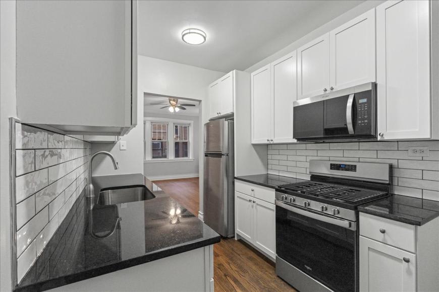901 West Altgeld Street – photo 1
